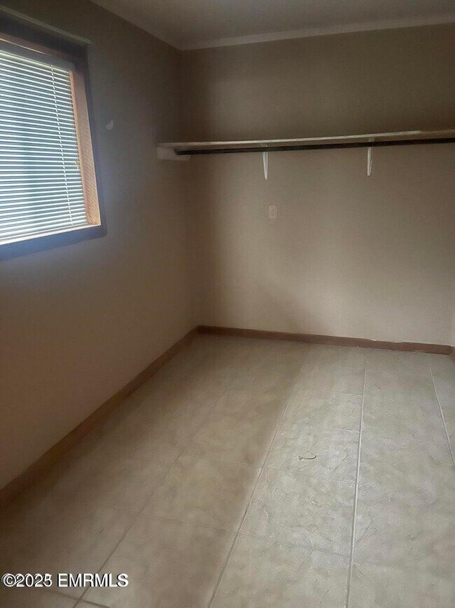 Foto del edificio - 4929 Poplar Springs Dr