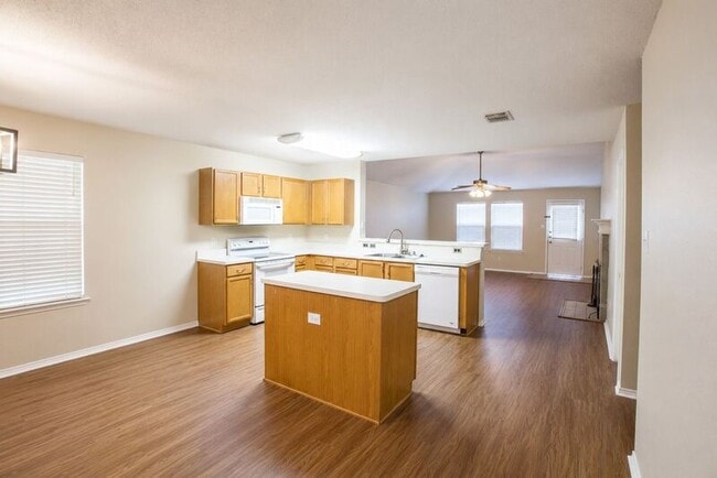 Building Photo - 1118 Water Oak Way