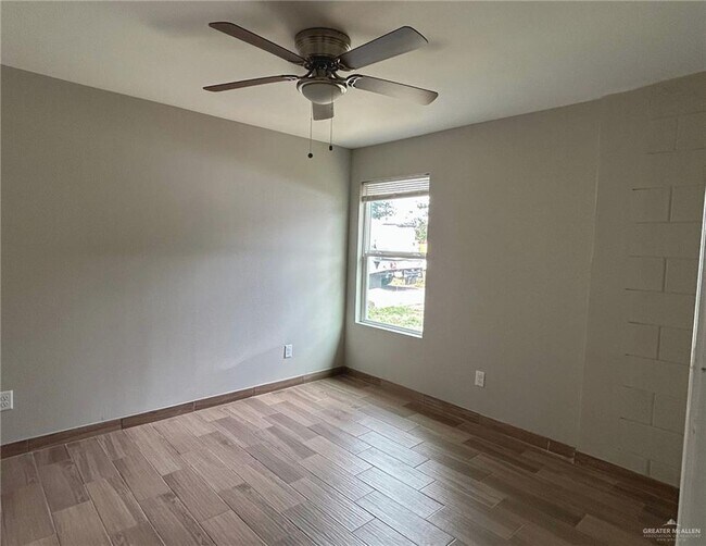 Foto del edificio - 820 Redwood Ave