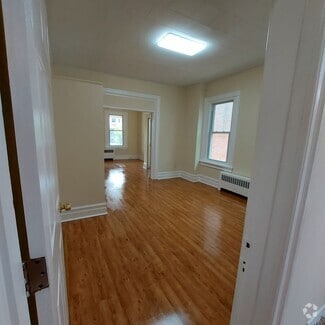 Building Photo - 716 Linden St