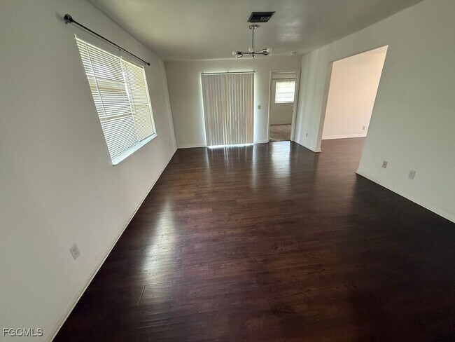 Foto del edificio - 2504 Lakeview Dr