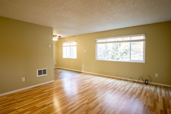 Photo - Garden Level 2 Bedroom in Trendy Buckman Neighborhood! Apartment