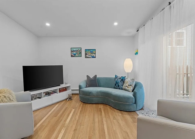 Foto del edificio - 402 E 7th St