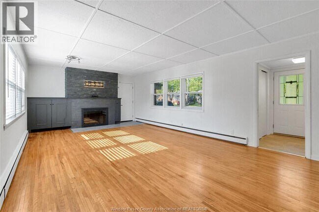Photo du bâtiment - 100 Arlington Blvd