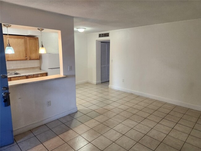 Building Photo - 2465 SW 18th Ave