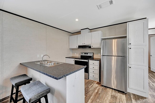 Foto del edificio - 16500 Slater Rd