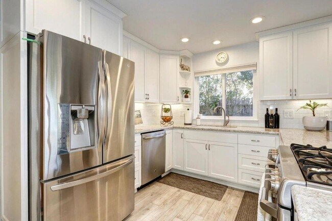 Building Photo - 3 br, 2 bath House - 905 Valley Oak Dr