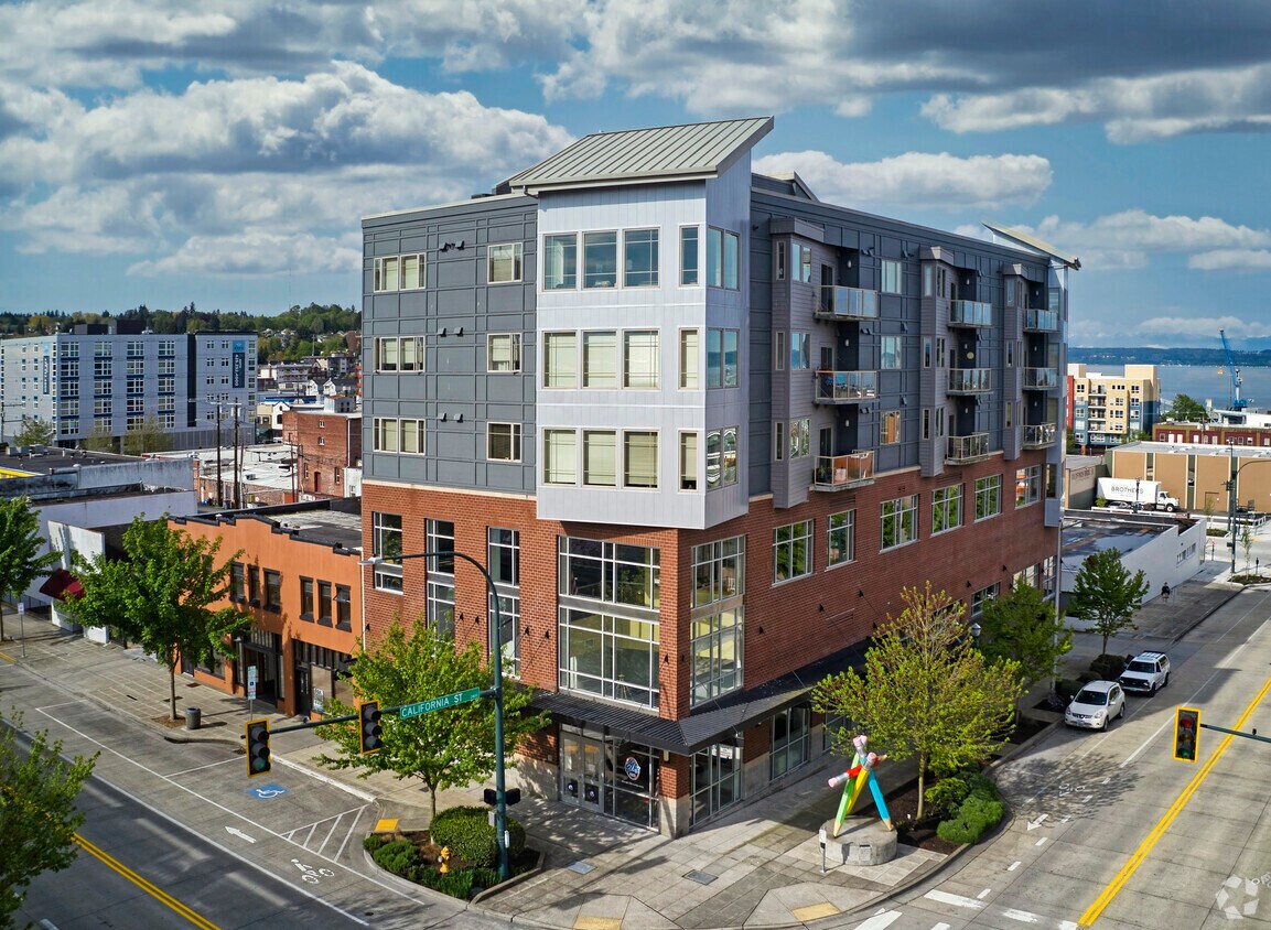 Elk's Lodge Apartments in Everett, WA