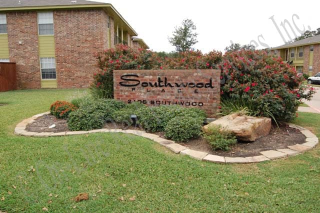 Building Photo - 2100 Southwood Dr