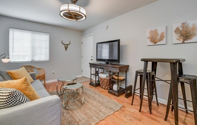 Building Photo - 210 Sampson St NE