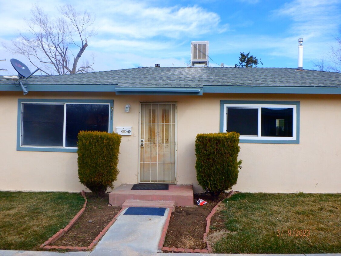 Foto principal - Charming 3 Bed 1 Bath Home in Downtown Teh...