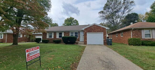 Building Photo - 3506 Queens Way