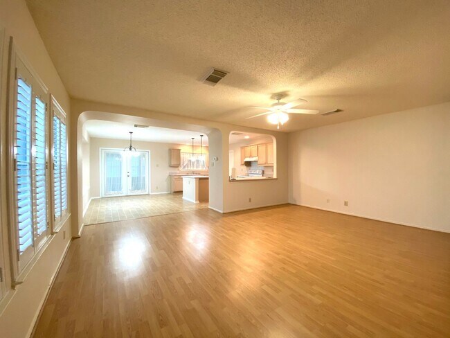 Building Photo - 10038 Silverbrook Pl
