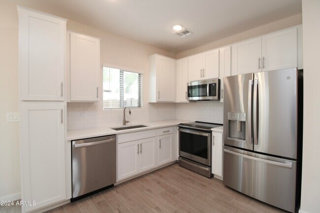 Building Photo - 2818 Red Fox Rd