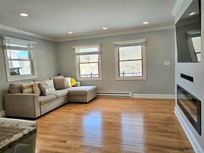 Building Photo - 7 Ferndale Rd