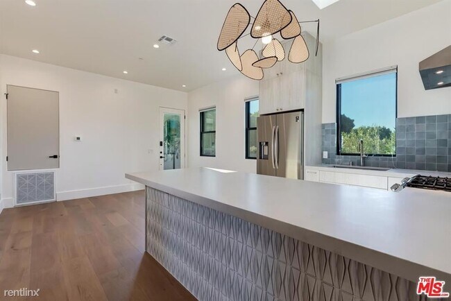 Foto del edificio - 3 br, 2 bath House - 4174 Lincoln Ave # A