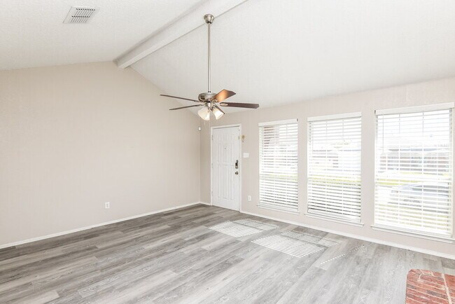 Foto del edificio - 2428 Ensenada Ln