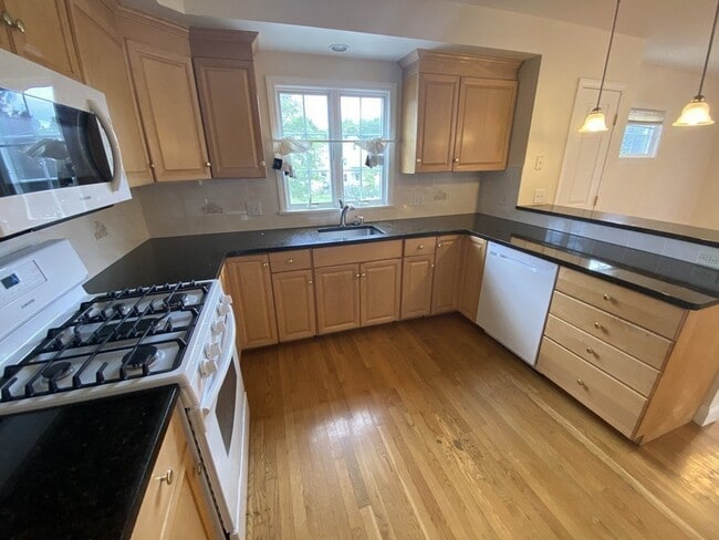 Building Photo - 378 Washington St