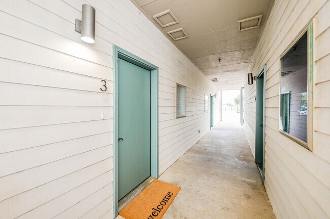 Building Photo - 1511 Don Camilo Blvd