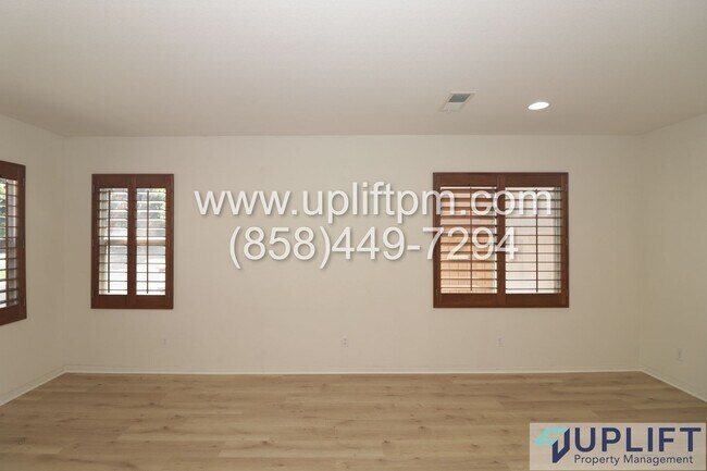 Building Photo - 4 bedroom 2.5 bathroom home in Chula Vista...