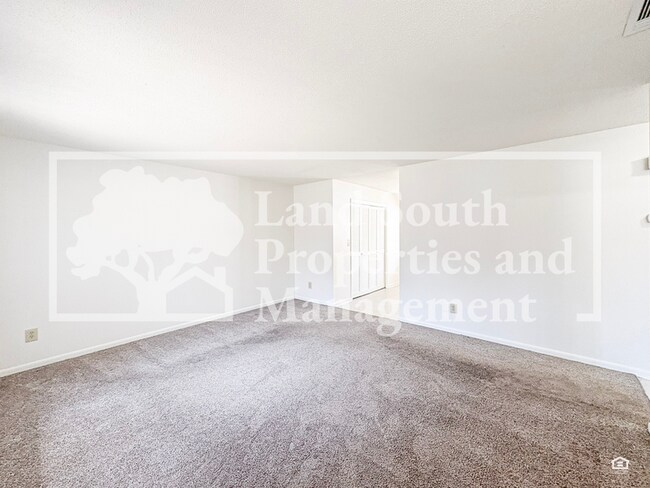 Building Photo - 322 Ariana St