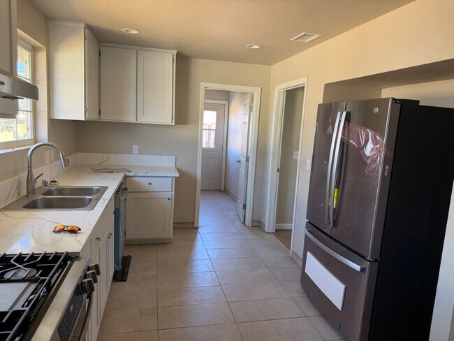 Foto del edificio - 418 N Elmwood Ave