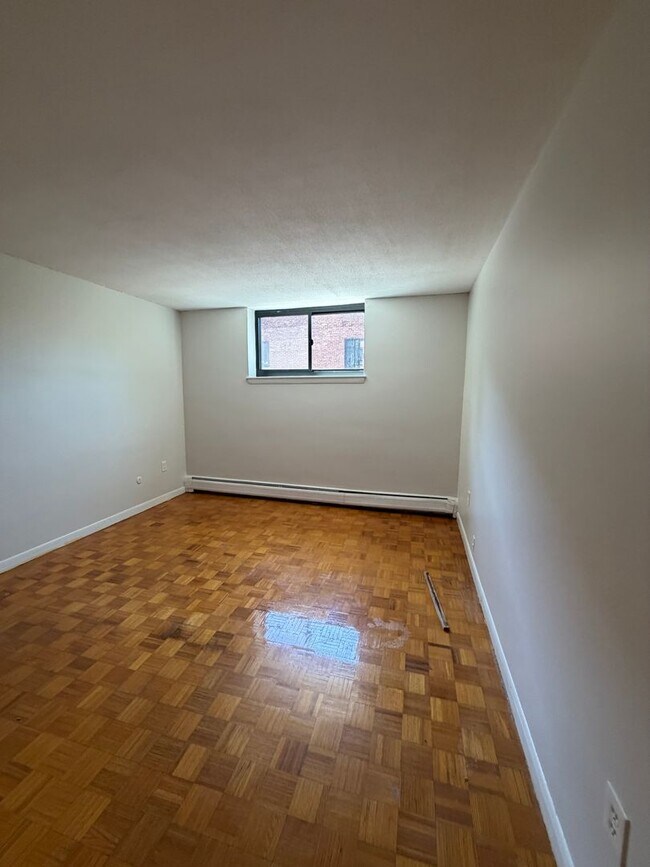 Building Photo - 2bed in Brighton now available
