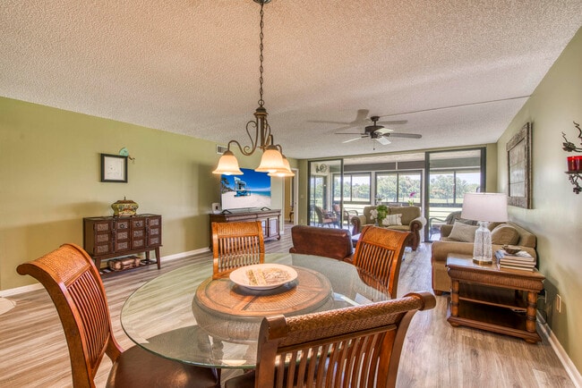 Building Photo - 11186 Green Lake Dr