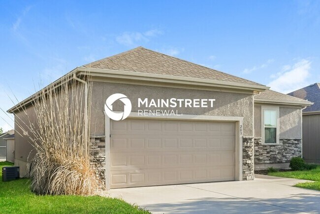 Foto del edificio - 4 Bedroom Pet-Friendly Home in Grain Valley, MO with Main Street Renewal