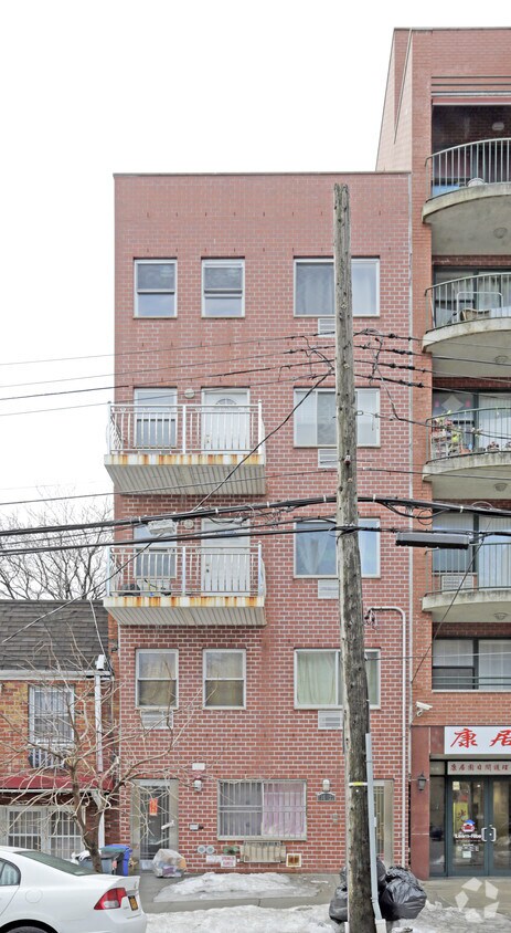 Building Photo - 136-22 35th Ave
