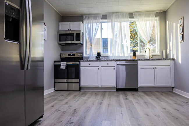 Foto del edificio - 4152 Baker St NE