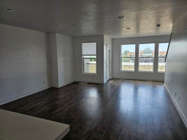 Living room - unfurnished - 3848 W Kinglassie Ln