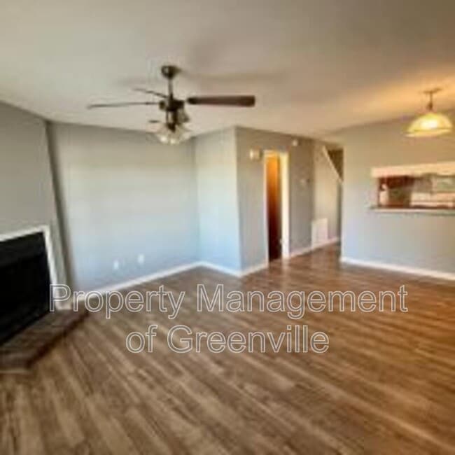 Building Photo - 212 Cavalier Dr