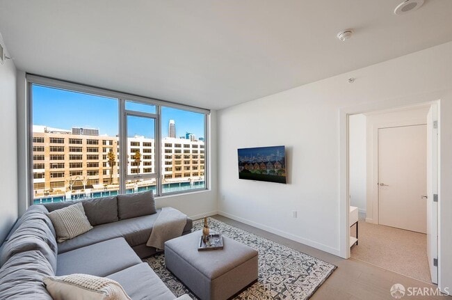 Building Photo - 1000 3rd St