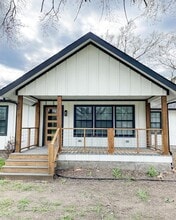 Building Photo - 3211 N Central St