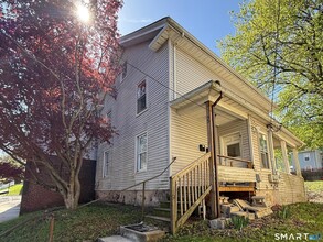 Building Photo - 33 Olive St