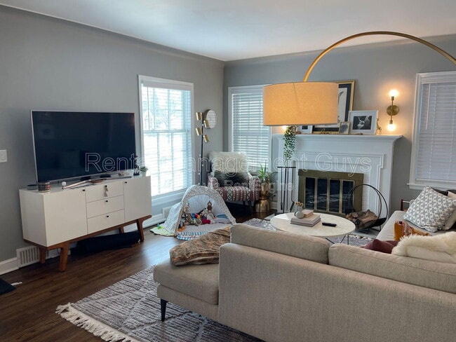 Building Photo - 4119 N Sheridan Ave