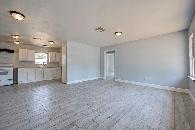 Foto del edificio - 5859 Westover St