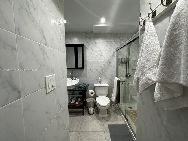 Foto del edificio - 19370 Collins Ave