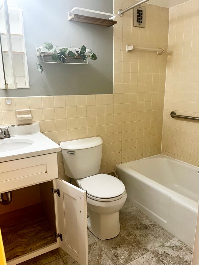 Building Photo - 1111 University Blvd W