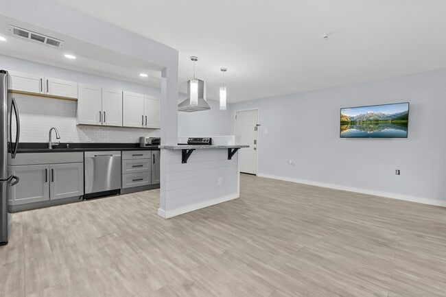 Building Photo - 500 Umstead Dr