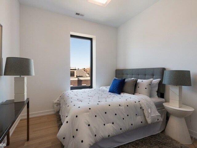 Foto del edificio - 1244 W Huron St