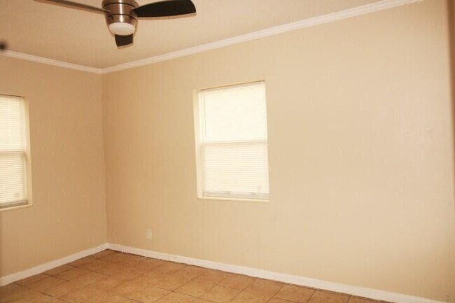 Foto del edificio - 346 W 15th St