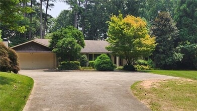 Building Photo - 4615 Mystic Dr NE