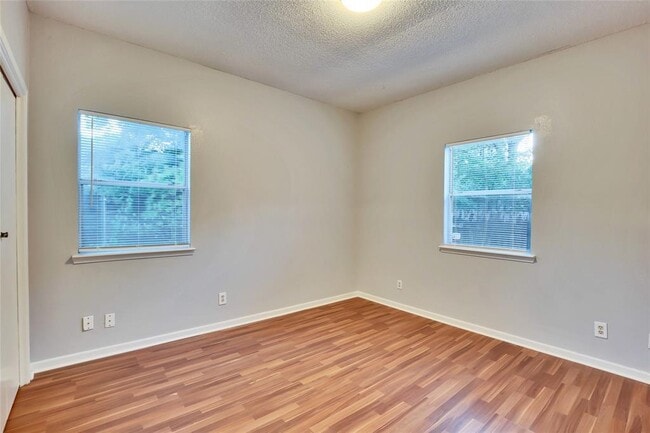 Building Photo - 3113 Robinson Ave
