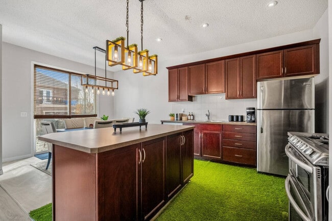 Building Photo - 724 Windridge Rd SW