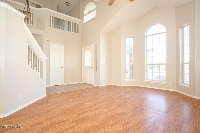 Foto del edificio - 13740 Paseo Alegre Ave