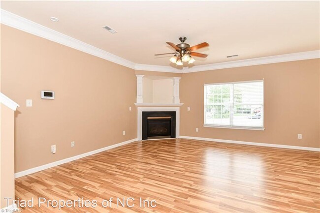 Building Photo - 3 br, 3 bath House - 815 Jennifer Ln