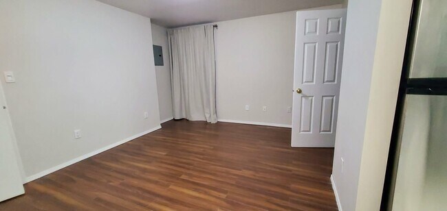 Photo du bâtiment - 1970-300-112 12 Ave