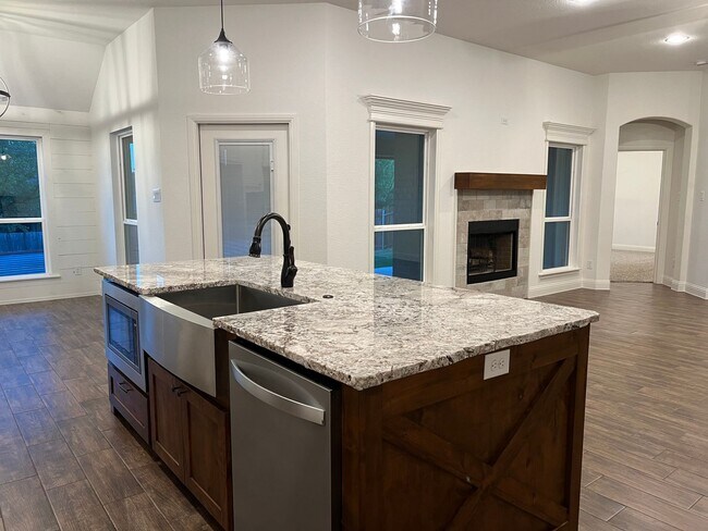 Building Photo - 121 Buckeye Dr., Weatherford, TX  76086